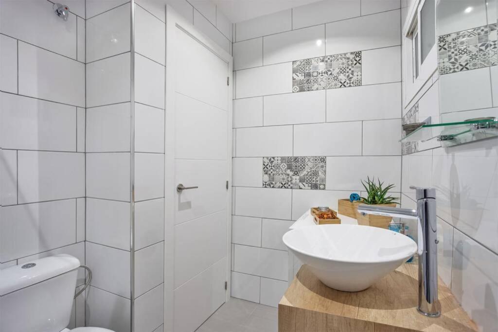 Puertosol 33 - 2 Bed Apartment, Beach Puerto Marina ベナルマデナ エクステリア 写真